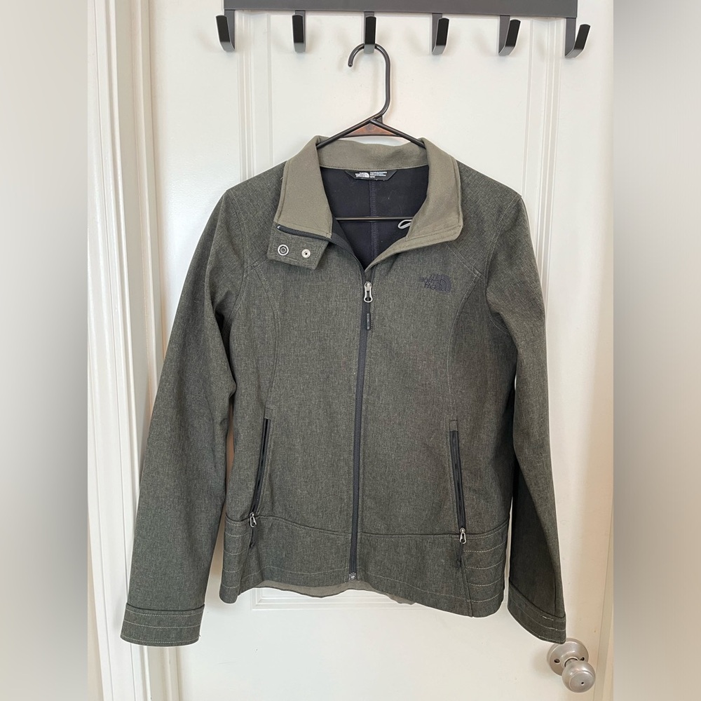 The North face women’s jacket army green color